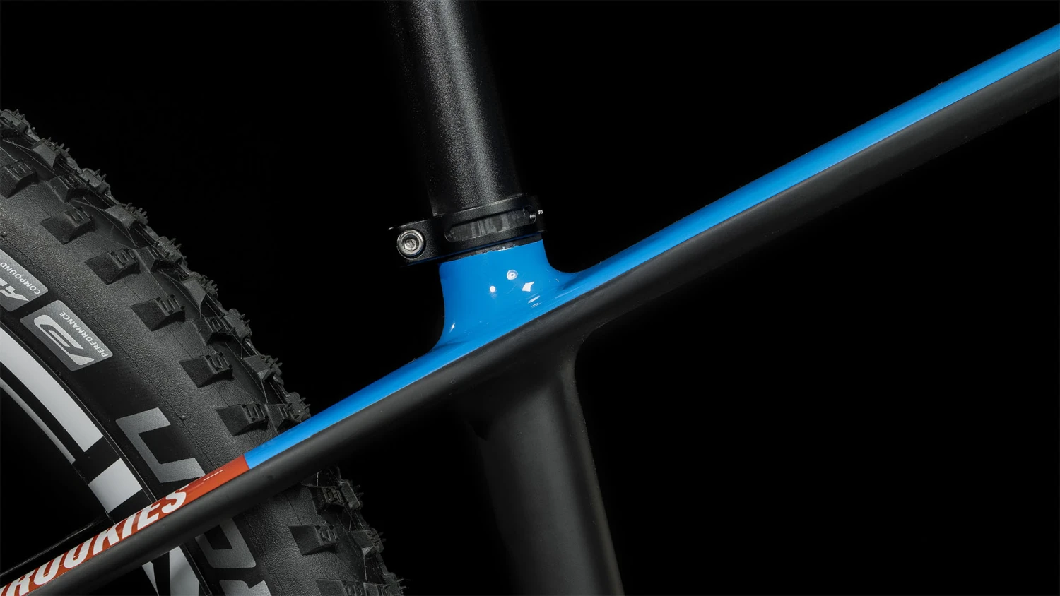 CUBE ELITE 240 C:62 Pro - 24" Carbon Children's Mountainbike - 2023 - Carbon / Blue / Red A00 7 CUBE ELITE 240 C:62 Pro - 24" Carbon Children's Mountainbike - 2023 - Carbon / Blue / Red A00 - Image 7