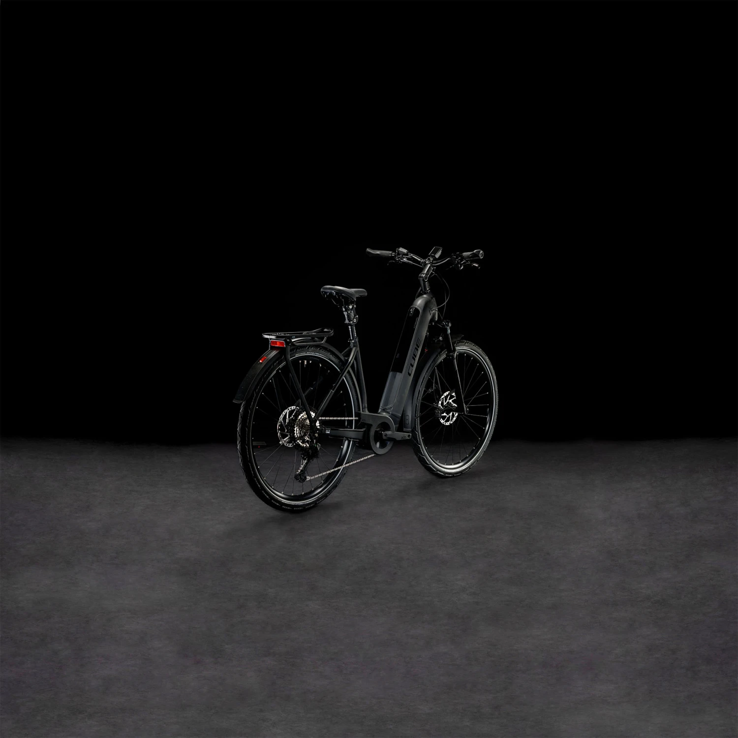 CUBE KATHMANDU HYBRID SLT 750 - Easy Entry Electric Touring Bike - 2023 - Black / Metal 3 CUBE KATHMANDU HYBRID SLT 750 - Easy Entry Electric Touring Bike - 2023 - Black / Metal - Image 3