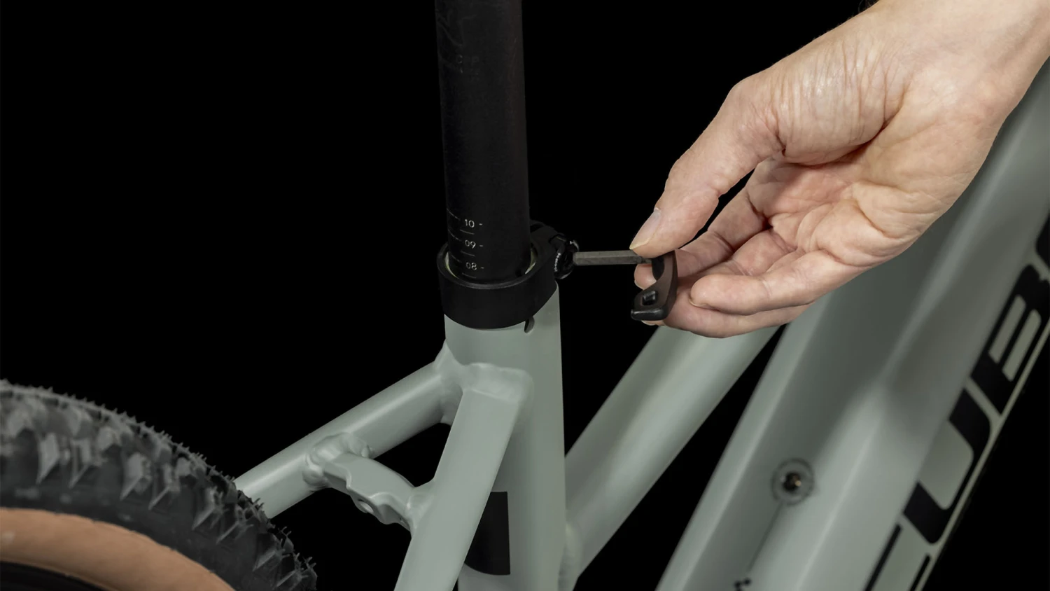 CUBE REACTION HYBRID Performance 500 - Women Electric Mountain Bike - 2023 - Swampgrey / Black 8 CUBE REACTION HYBRID Performance 500 - Women Electric Mountain Bike - 2023 - Swampgrey / Black - Image 8