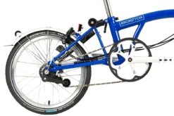 Brompton C Line Explore - 6-Speed - High Bar - Telescopic Seatpost - Dynamo - 16" Folding Bike - 2022 - Picadilly Blue Matt -Bike Sale Shop c line explore 6 speed high bar extended seatpost dynamo picadilly blue matt 4 1214518 1