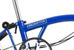 Brompton C Line Explore - 6-Speed - High Bar - Telescopic Seatpost - Rear Rack & Dynamo - 16" Folding Bike - 2022 - Picadilly Blue Matt -Bike Sale Shop c line explore 6 speed high bar extended seatpost dynamo picadilly blue matt 5 1214519 3