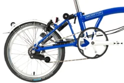 Brompton C Line Explore - 6-Speed - High Bar - Telescopic Seatpost - 16" Folding Bike - 2022 - Picadilly Blue Matt -Bike Sale Shop c line explore 6 speed high bar extended seatpost picadilly blue matt 4 1214294