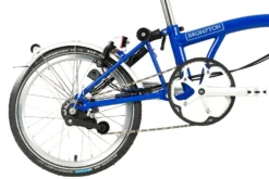 Brompton C Line Utility - 3-Speed - Mid Bar - Standard Seatpost - 16" Folding Bike - 2022 - Picadilly Blue Matt -Bike Sale Shop c line explore 6 speed mid bar standard seatpost picadilly blue matt 4 1215550 2