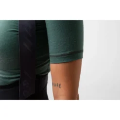 Isadore Merino Shortsleeve Baselayer Women 2.0 - Smoke Pine -Bike Sale Shop isadore merino shortsleeve baselayer women 2 0 smoke pine 1 1565294