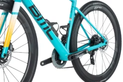 BMC KAIUS 01 TWO - Carbon Gravel Bike - 2023 - Turquoise & Black 17 BMC KAIUS 01 TWO - Carbon Gravel Bike - 2023 - Turquoise & Black -Bike Sale Shop kaius 01 two detail 14 1410317