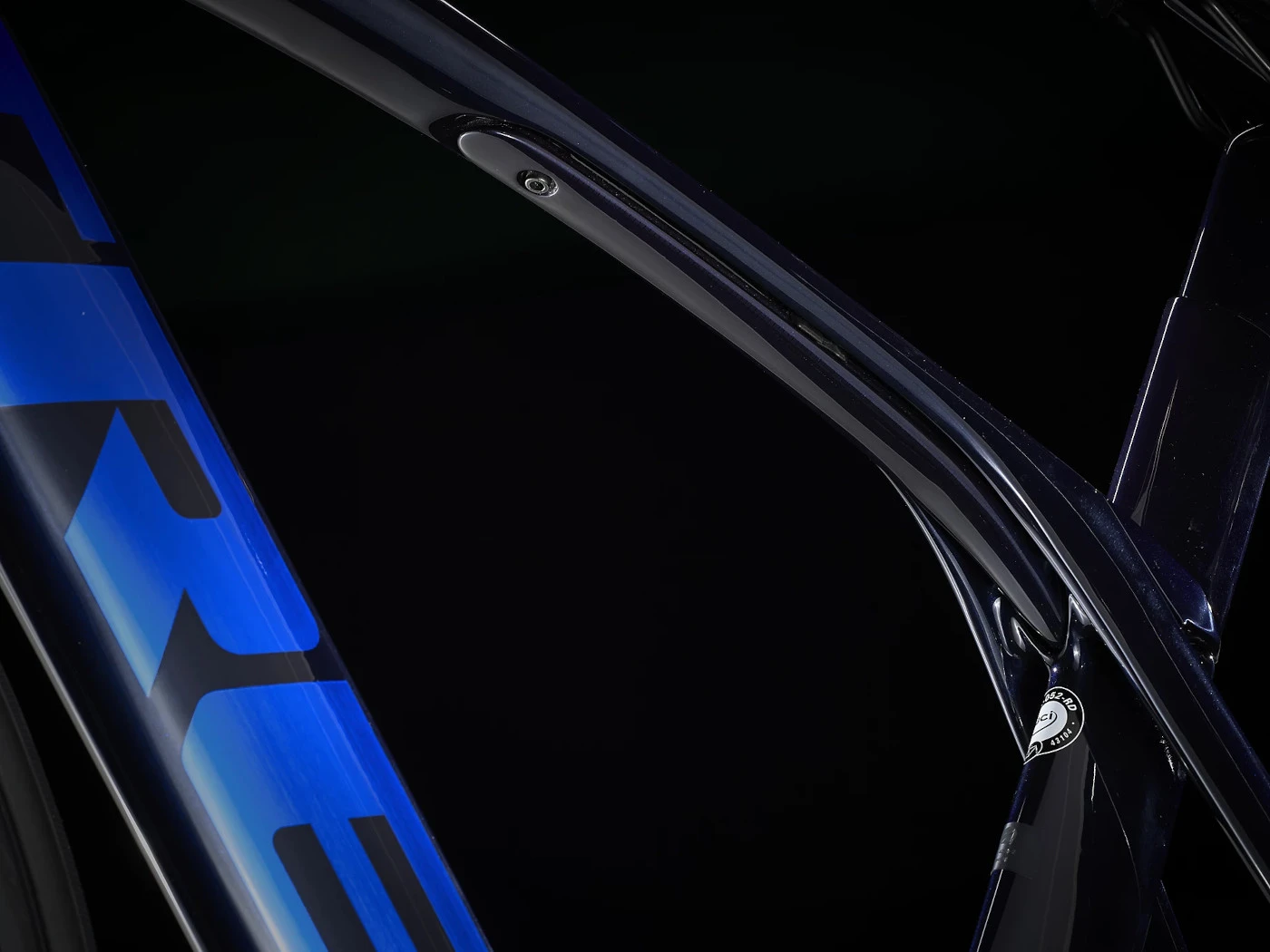 Trek Madone SL 7 Ultegra Di2 Road Bike - 2023 - Deep Dark Blue 9 Trek Madone SL 7 Ultegra Di2 Road Bike - 2023 - Deep Dark Blue - Image 9