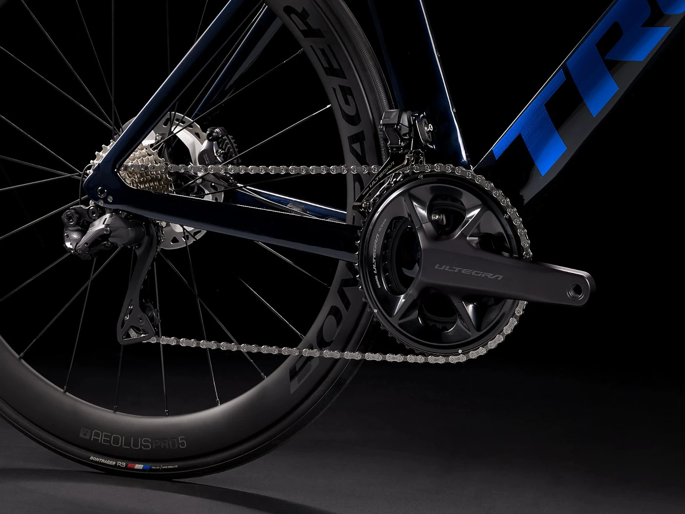 Trek Madone SL 7 Ultegra Di2 Road Bike - 2023 - Deep Dark Blue 6 Trek Madone SL 7 Ultegra Di2 Road Bike - 2023 - Deep Dark Blue - Image 6