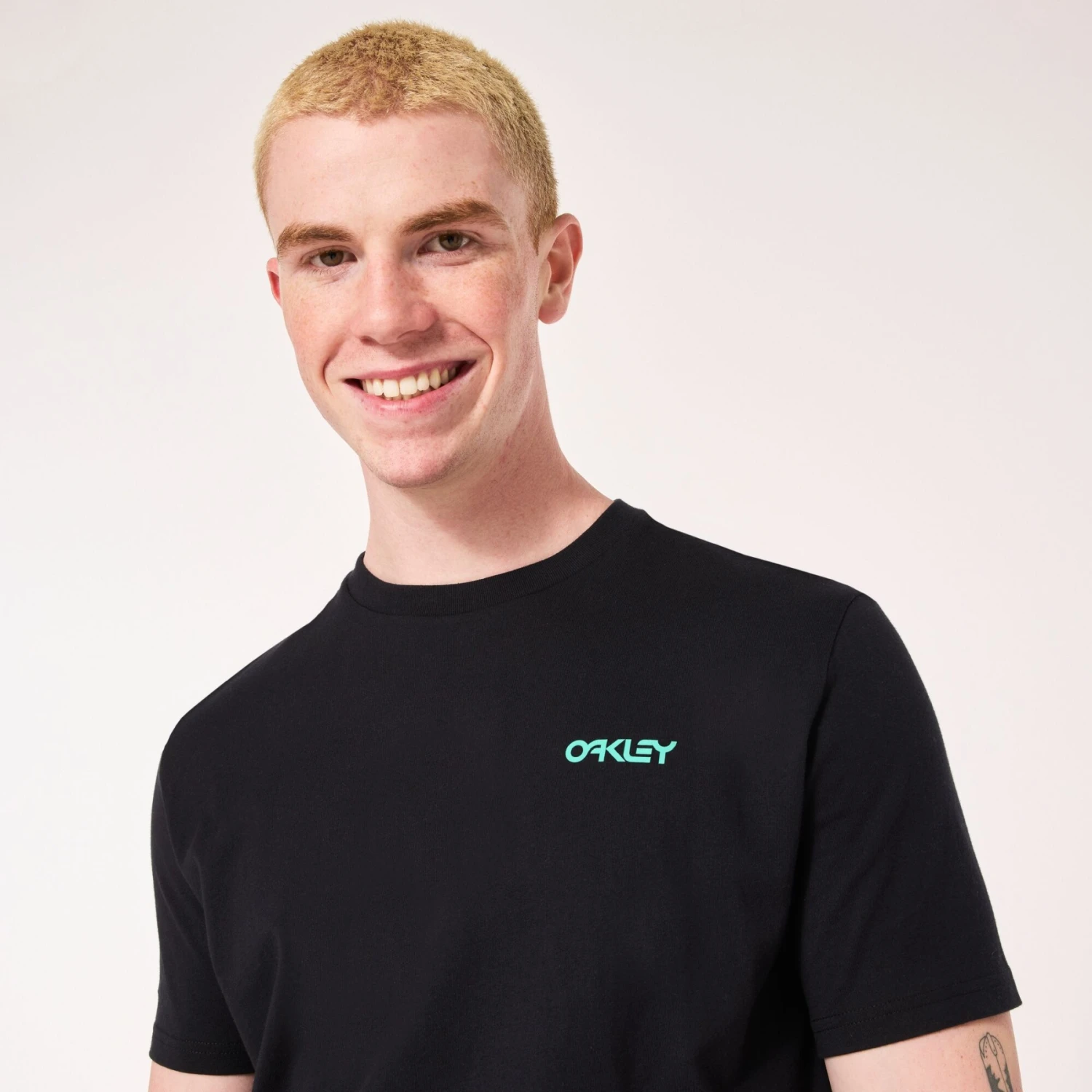 Oakley Bandana 2.0 Tee - Blackout 4 Oakley Bandana 2.0 Tee - Blackout - Image 4