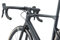 BMC ROADMACHINE TWO - Carbon Roadbike - 2023 - Carbon / Metallic Grey -Bike Sale Shop roadmachine two detail 12 1410915